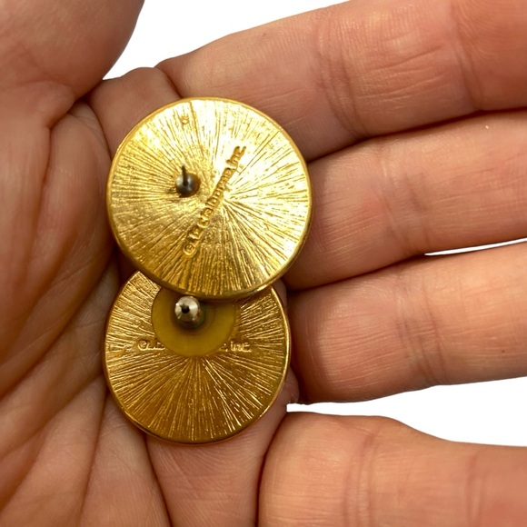 Liz claiborne vintage 80s 90s Red Gold Large stud post earrings shield crest - Picture 3 of 5
